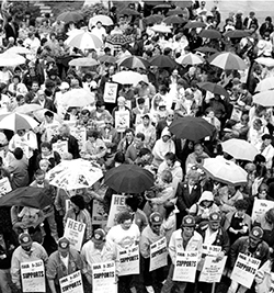 Black and white image from 1989 of a crowd of members participating in a rally